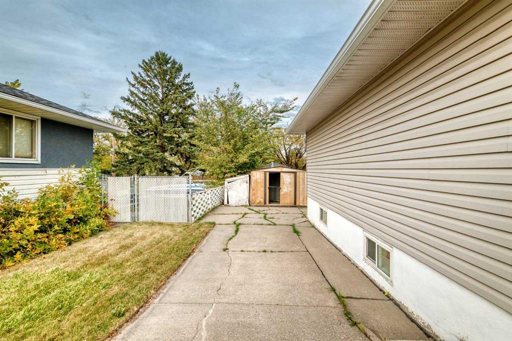 Fourth View of 5924 Centre Street NE, Thorncliffe, Calgary, Alberta, T2K0T6