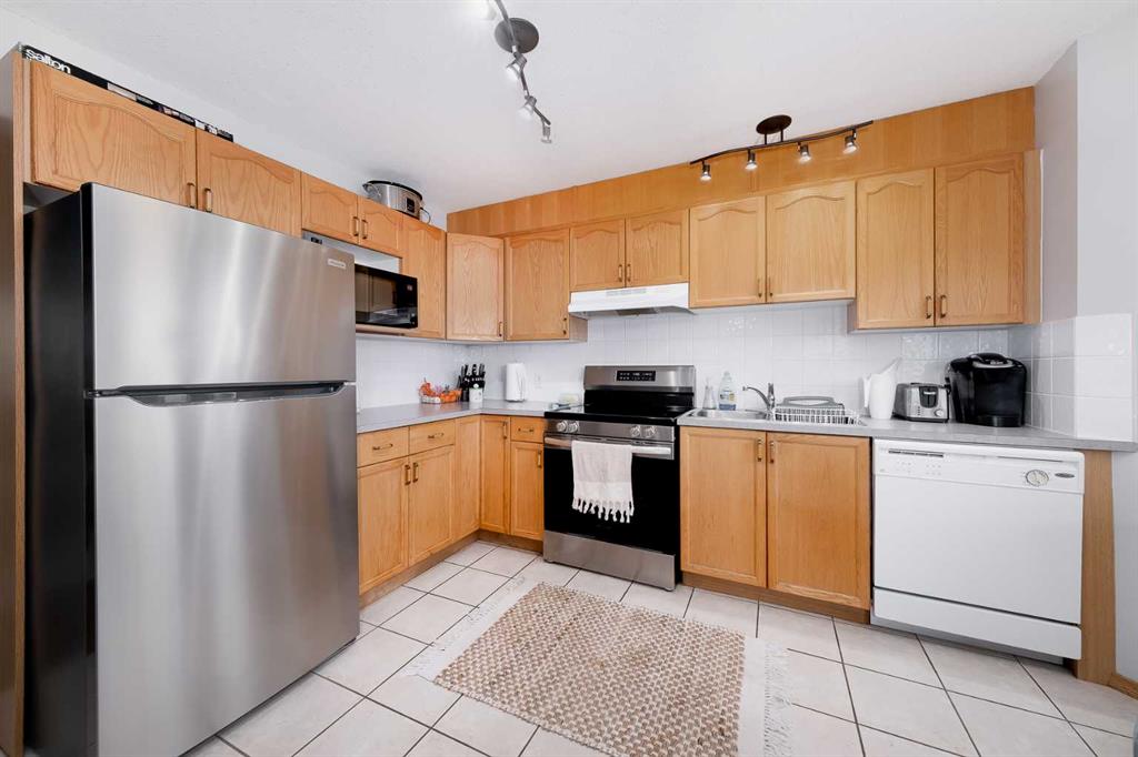 13, 204 Strathaven Drive , A2269981, Alberta,