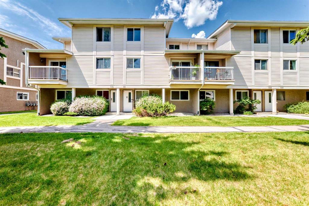 Second View of 111, 3015 51 Street SW, Glenbrook, Calgary, Alberta, T3E 6N5