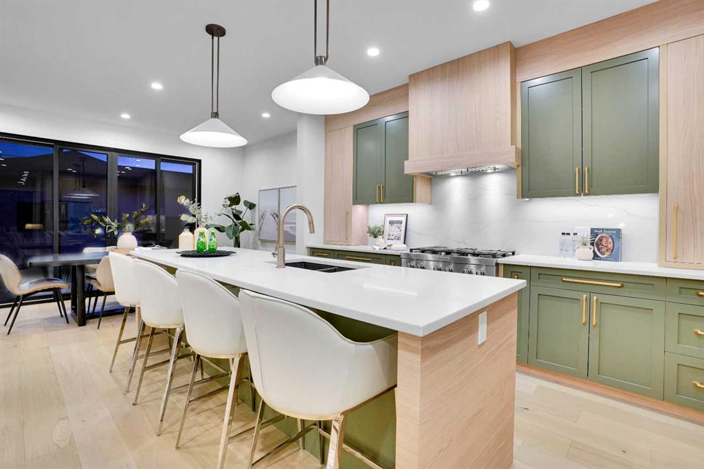 Third View of 605 29 Avenue NW, Mount Pleasant, Calgary, Alberta, T2M2M8