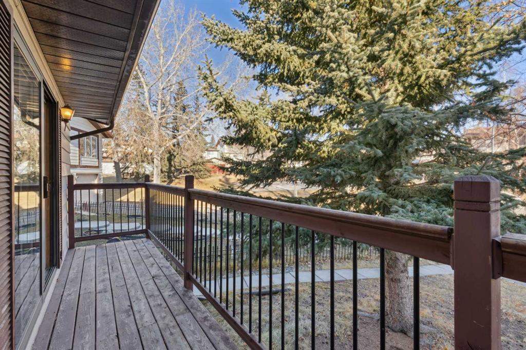 Fourth View of 30 Edgeford Place NW, Edgemont, Calgary, Alberta, T3A2T2