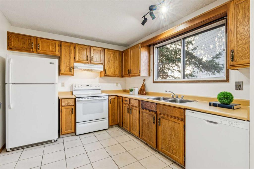 Fifth View of 30 Edgeford Place NW, Edgemont, Calgary, Alberta, T3A2T2