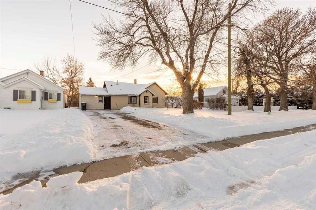 Third View of 184 W 100 S  , NONE, Raymond, Alberta, T0K 2S0