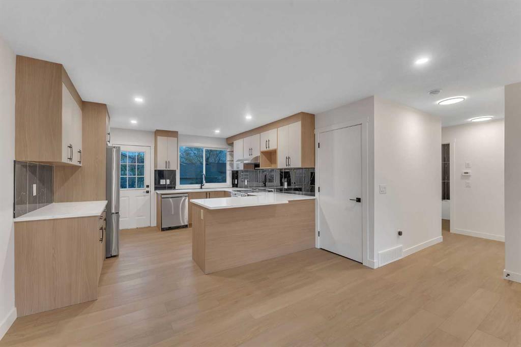 MLS® listing #107006189 for sale located at 352 Lysander Place SE