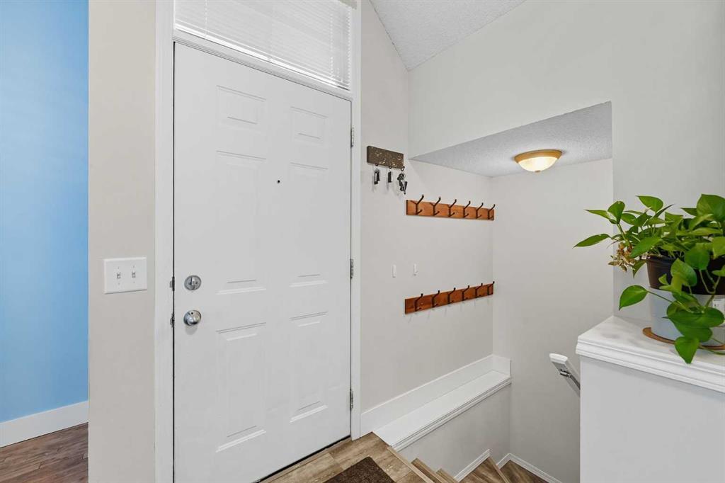 Fourth View of 215 Mckenzie Towne Gate SE, McKenzie Towne, Calgary, Alberta, T2Z 4G2