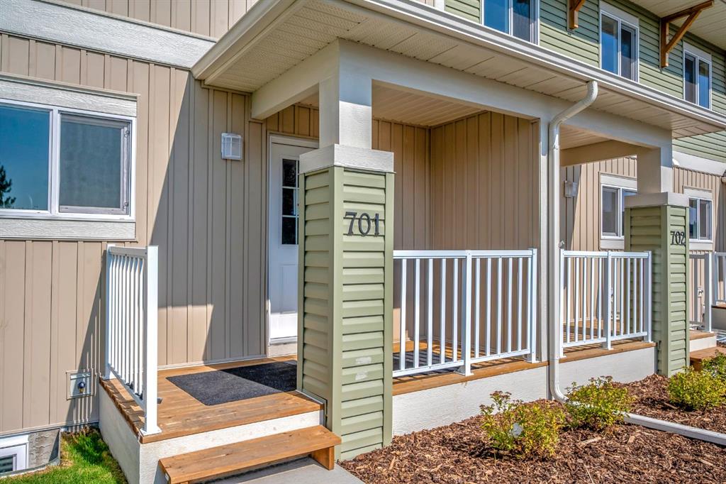 Fifth View of 604 Clover Road , NONE, Carstairs, Alberta, T0M0N0