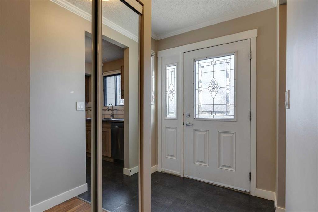 Fourth View of 1, 102 Grier Terrace NE, Greenview, Calgary, Alberta, T2K 5Y6