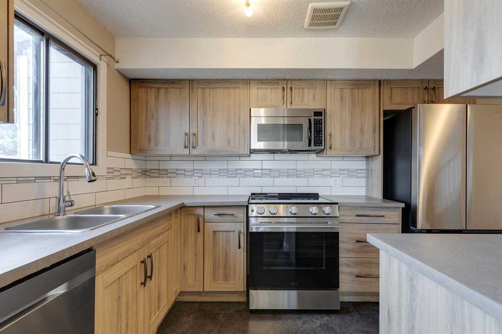 Fifth View of 1, 102 Grier Terrace NE, Greenview, Calgary, Alberta, T2K 5Y6