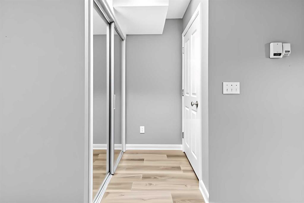 Third View of 102, 139 26 Avenue NW, Tuxedo Park, Calgary, Alberta, T2M 2C8