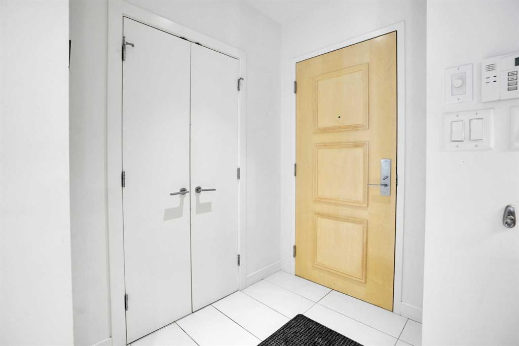 Third View of 205, 701 3 Avenue SW, Downtown Commercial Core, Calgary, Alberta, T2P 5R3