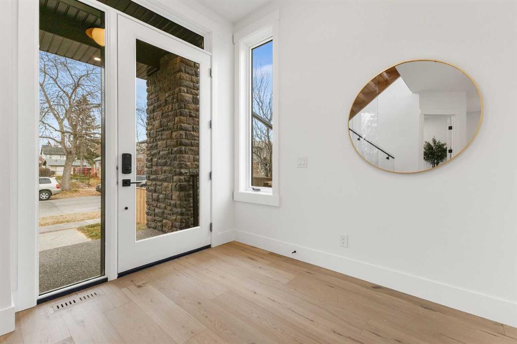 Fifth View of 725 18 Avenue NW, Mount Pleasant, Calgary, Alberta, T2M 0V2