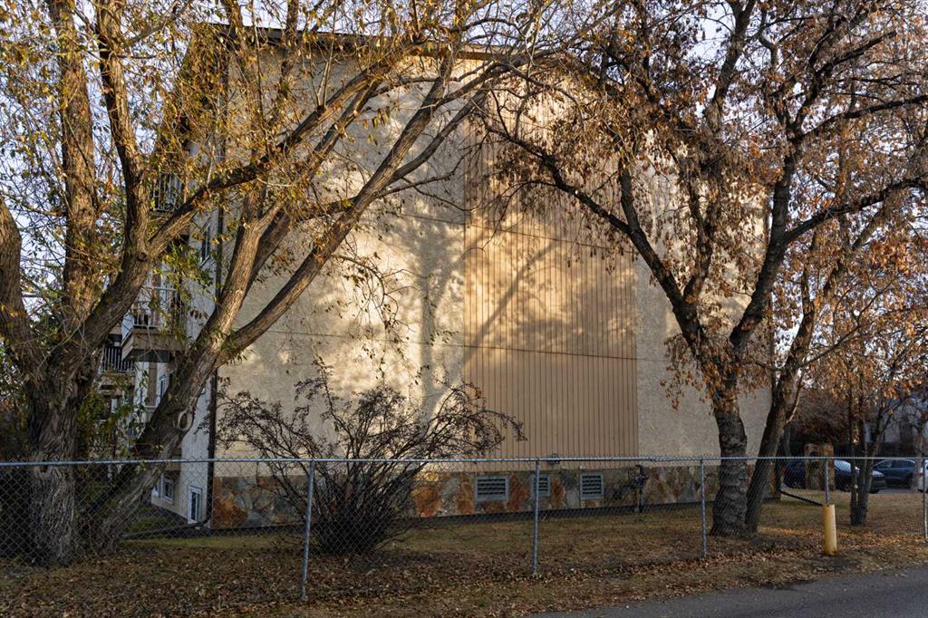 Fourth View of 101-406, 4744 54 Street , Downtown Red Deer, Red Deer, Alberta, T4N 2G3