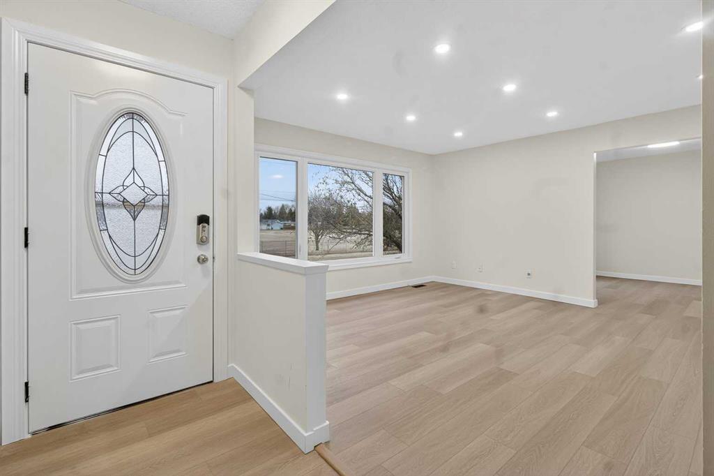 Fifth View of 4411 53 Street NW, Varsity, Calgary, Alberta, T3A 1V5