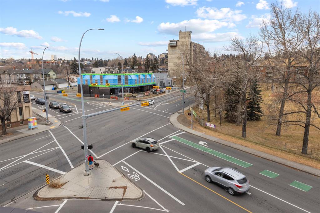 Third View of 402, 476 14 Street NW, Hillhurst, Calgary, Alberta, T2N 1Z7