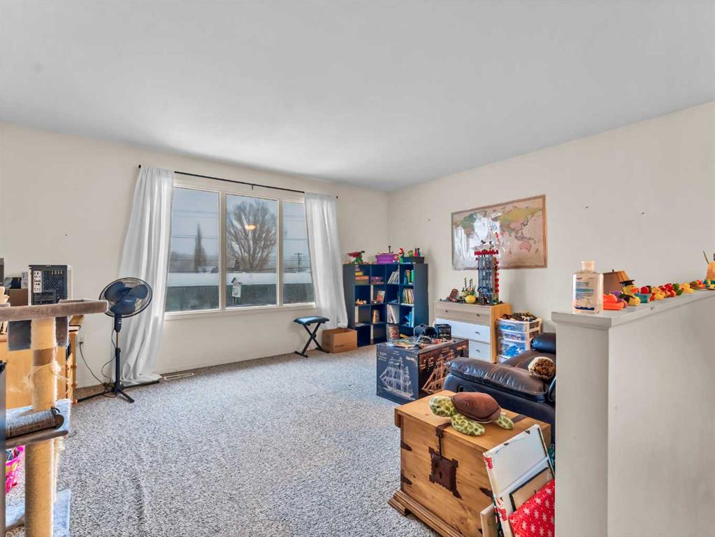 Fourth View of 933 & 935 1 Street SW, SW Hill, Medicine Hat, Alberta, T1A 3Z5