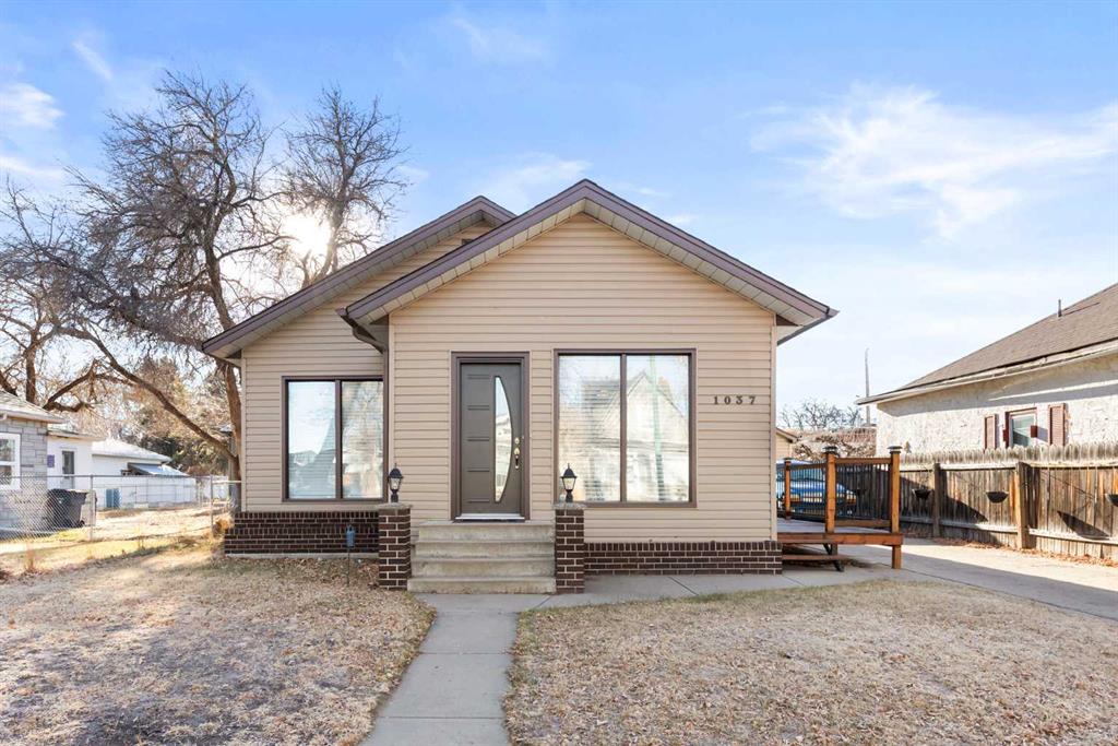 Second View of 1037 Balmoral Street SE, River Flats, Medicine Hat, Alberta, T1A 0X3