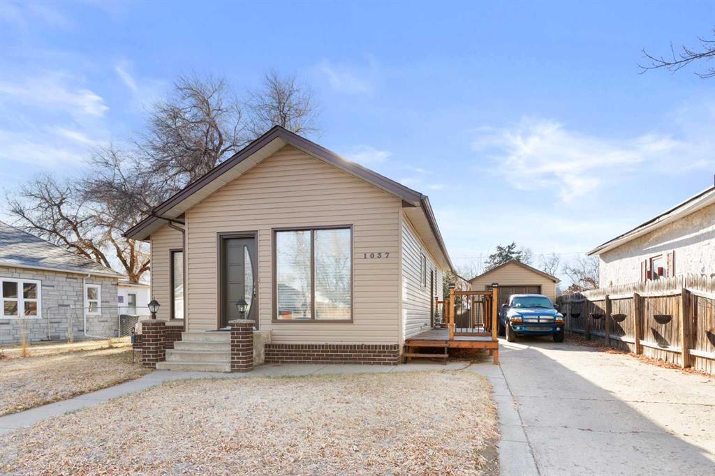 Third View of 1037 Balmoral Street SE, River Flats, Medicine Hat, Alberta, T1A 0X3