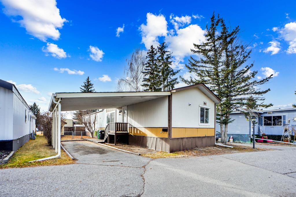 Third View of 208, 3223 83 Street NW, Greenwood/Greenbriar, Calgary, Alberta, T3B 5N4