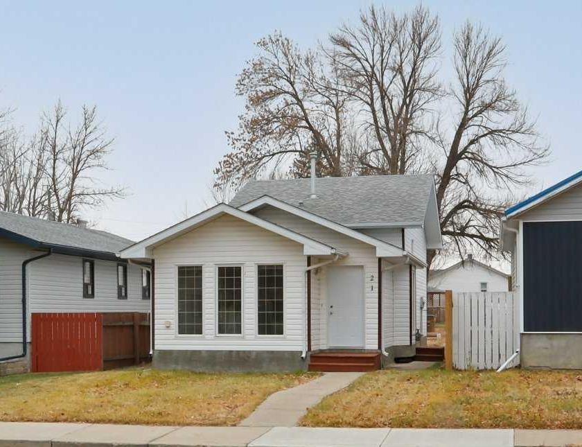 21 Pine Avenue W, A2271664, Alberta,