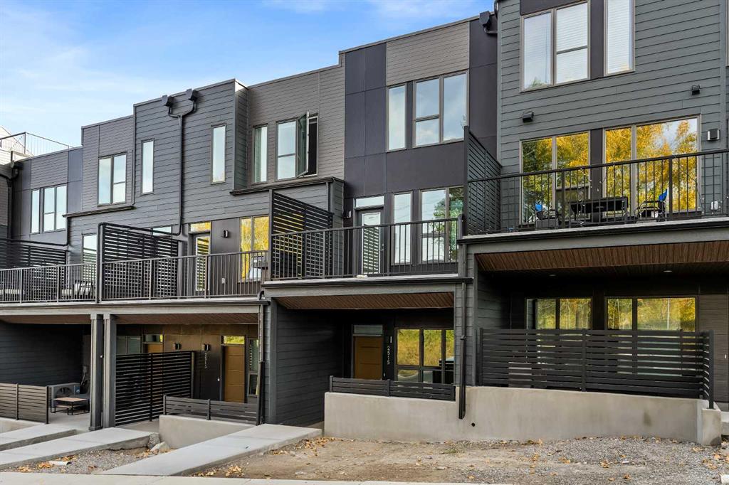 Third View of 2515 Sovereign Crescent SW, Shaganappi, Calgary, Alberta, T3C 3Y3