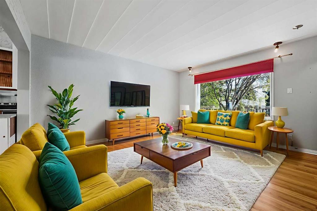 Third View of 1048 39 Avenue NW, Cambrian Heights, Calgary, Alberta, T2K 0E1