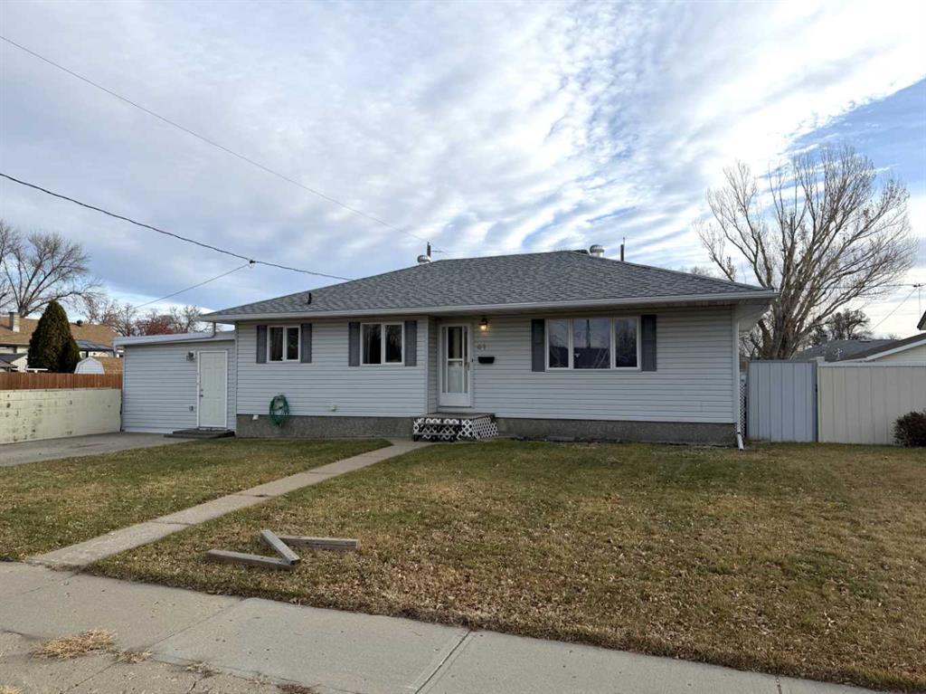 Third View of 61 Mcintosh Avenue NW, Northwest Crescent Heights, Medicine Hat, Alberta, T1A 6V1
