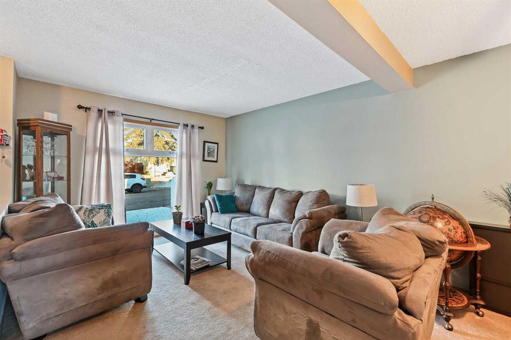 Third View of 115 Castlegreen Close NE, Castleridge, Calgary, Alberta, T3J 1Y6