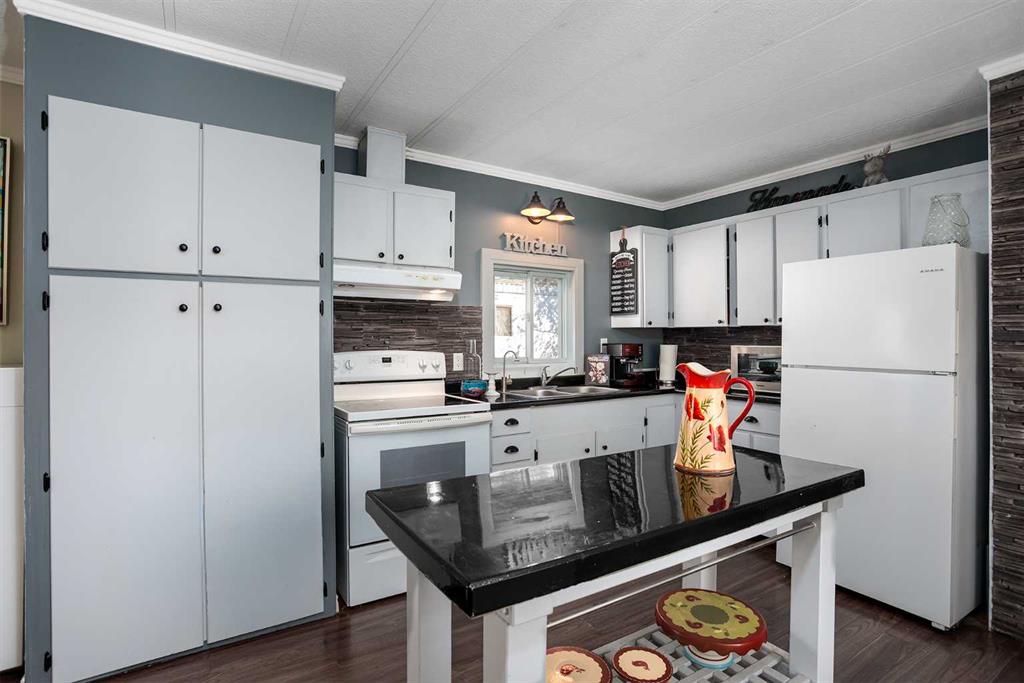 Fifth View of 12, 4504 41 Street , South Side MHP, Camrose, Alberta, T4V 4K5