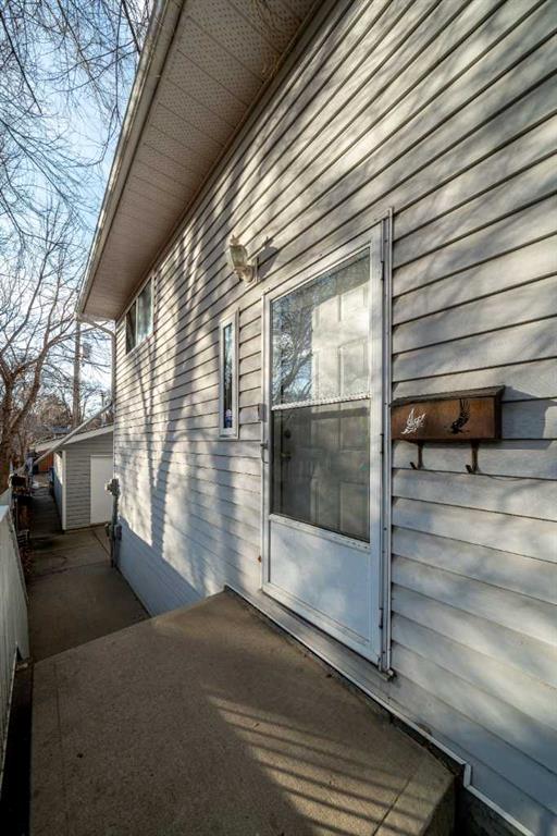 Fourth View of 131 3 Street NW, Riverside, Medicine Hat, Alberta, T1A6K5