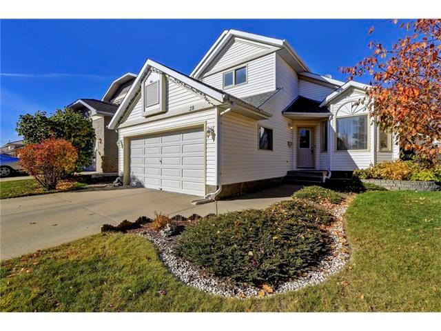 28 HAWKTREE Circle NW, A2272081, Alberta,