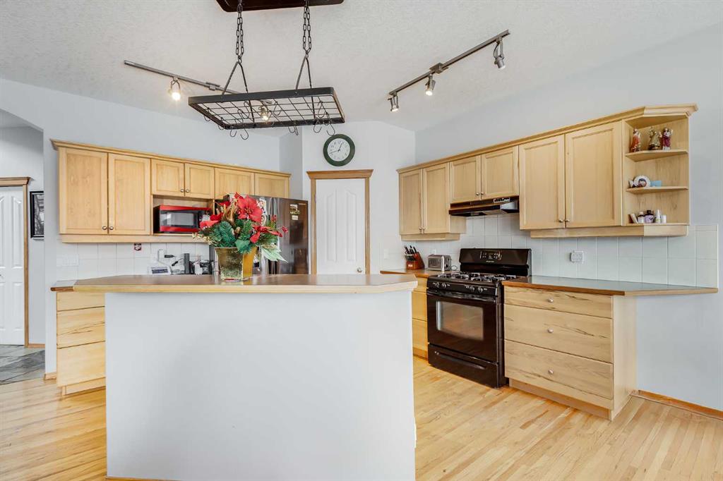 144 Bow Ridge Drive Drive , A2272332, Alberta,