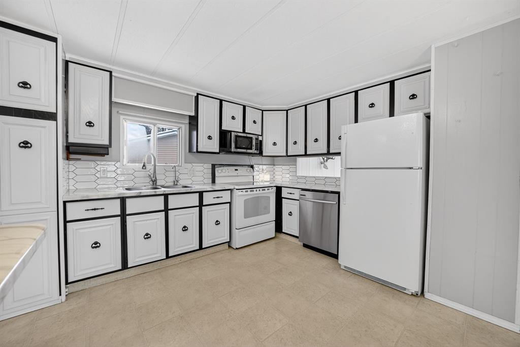 Fifth View of 220 5 Street NW, NONE, Sundre, Alberta, T0M 1X0