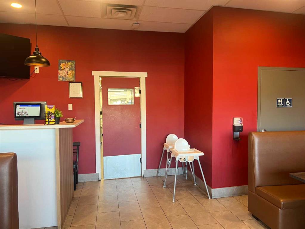 Second View of 436, 1919 Sirocco Drive SW, Christie Park, Calgary, Alberta, T3H 2Y3