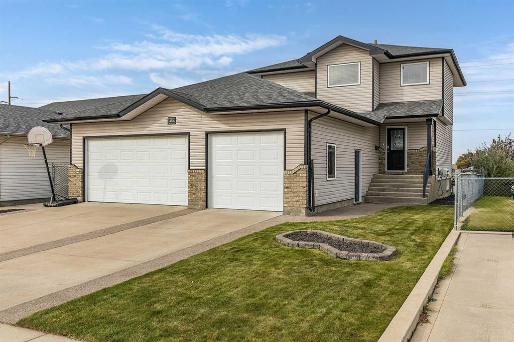 Second View of 484 Stark Way SE, SE Southridge, Medicine Hat, Alberta, T1B 4P5