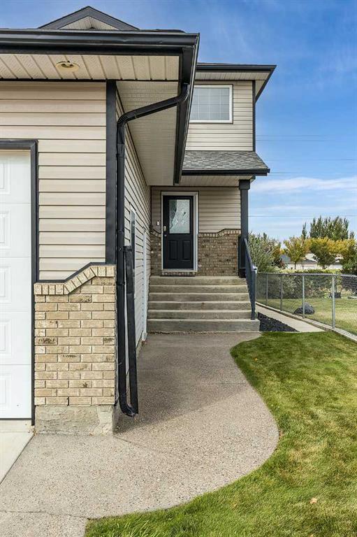 Fourth View of 484 Stark Way SE, SE Southridge, Medicine Hat, Alberta, T1B 4P5