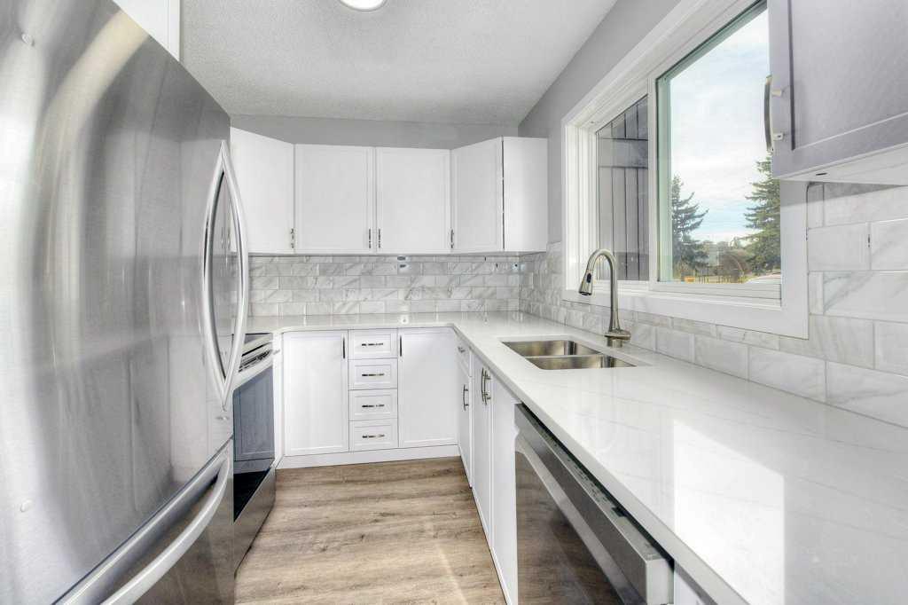 Fourth View of 802, 5340 17 Avenue SW, Westgate, Calgary, Alberta, T3E 6M3