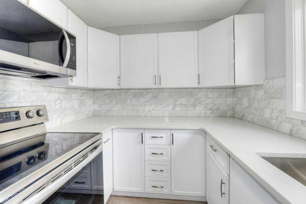 Fifth View of 802, 5340 17 Avenue SW, Westgate, Calgary, Alberta, T3E 6M3