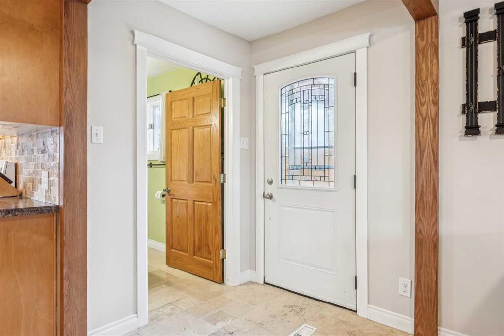 Third View of 8620 46 Avenue NW, Bowness, Calgary, Alberta, T3B 1Y7