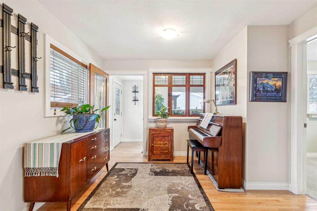 Fifth View of 8620 46 Avenue NW, Bowness, Calgary, Alberta, T3B 1Y7