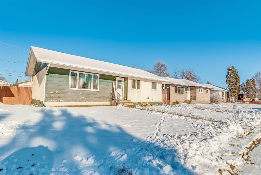 Third View of 212 11 Street NE, Northeast Crescent Heights, Medicine Hat, Alberta, T1A 5T2