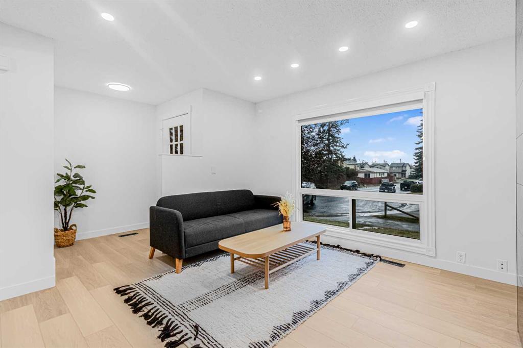 Fourth View of 2, 112 Erin Grove Close SE, Erin Woods, Calgary, Alberta, T2B 2T4