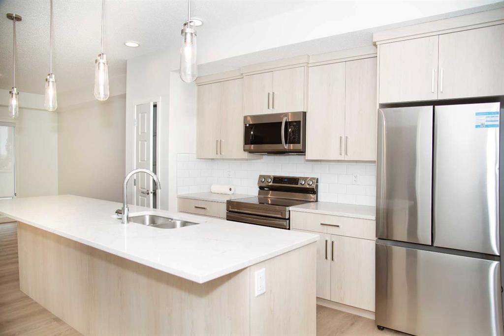 Fourth View of 111, 345 Edith Place NW, Glacier Ridge, Calgary, Alberta, T3R 2M7