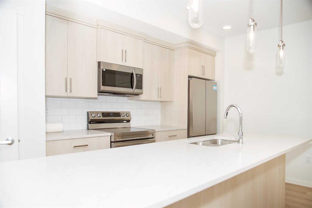 Fifth View of 111, 345 Edith Place NW, Glacier Ridge, Calgary, Alberta, T3R 2M7