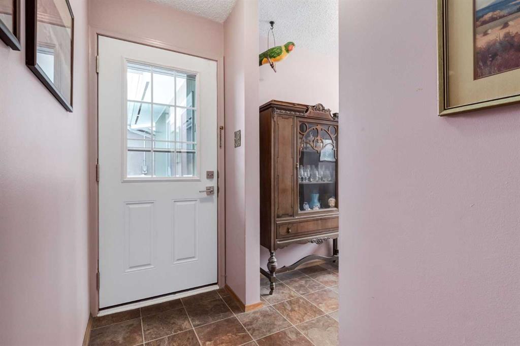 Fourth View of 180 Maple Court Crescent SE, Maple Ridge, Calgary, Alberta, T2J 1W1