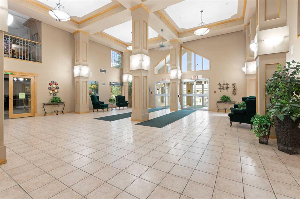 Fourth View of 326, 6868 Sierra Morena Boulevard SW, Signal Hill, Calgary, Alberta, T3H 3R6