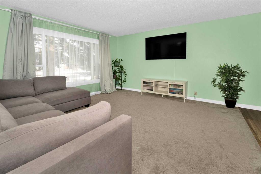 Third View of 1059 Pinecliff Drive NE, Pineridge, Calgary, Alberta, T1Y 3W8
