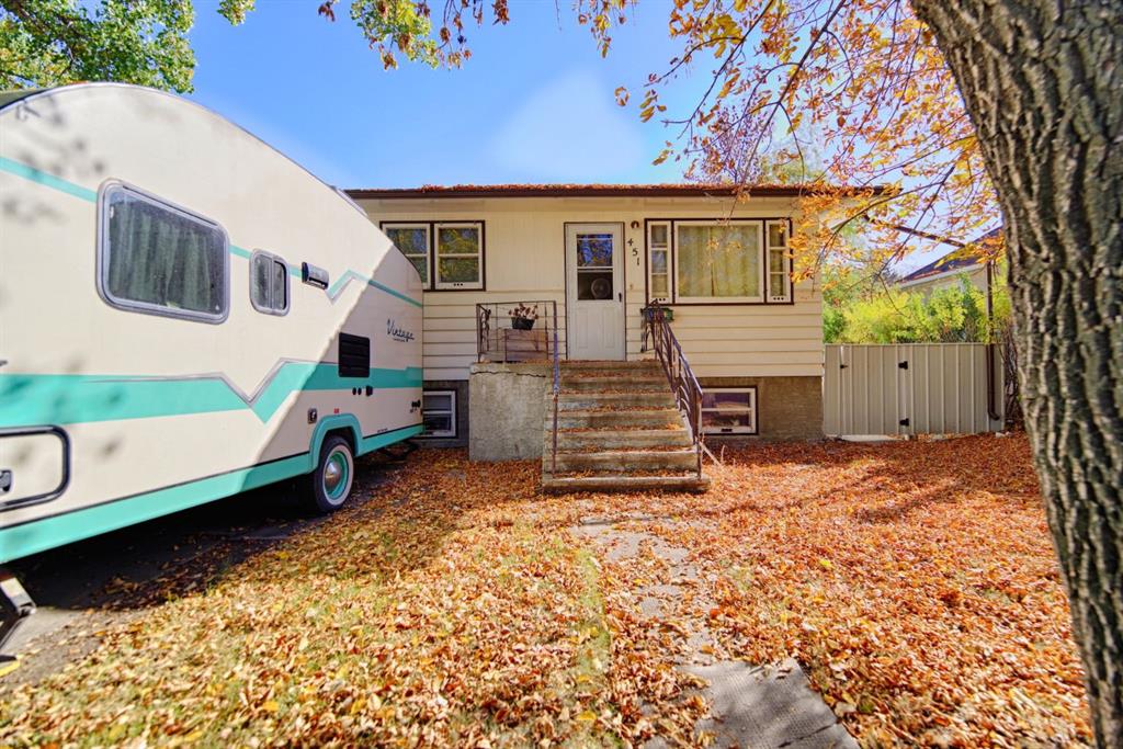 Third View of 451 19 Street N, Westminster, Lethbridge, Alberta, T1H 3K4