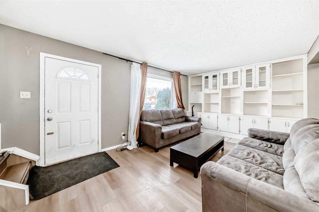 Third View of B1, 35 Nash  , Normandeau, Red Deer, Alberta, T4P 1X9