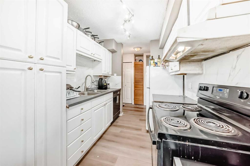 Fourth View of B1, 35 Nash  , Normandeau, Red Deer, Alberta, T4P 1X9