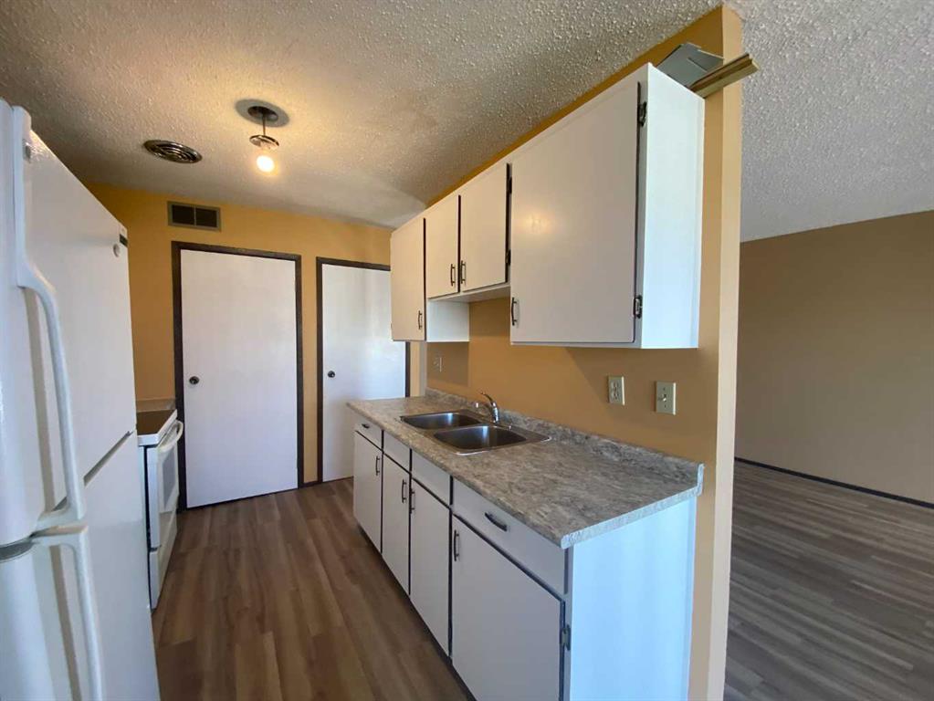 Fourth View of 97 Cooper Road SE, Southview-Park Meadows, Medicine Hat, Alberta, T1B 1K3